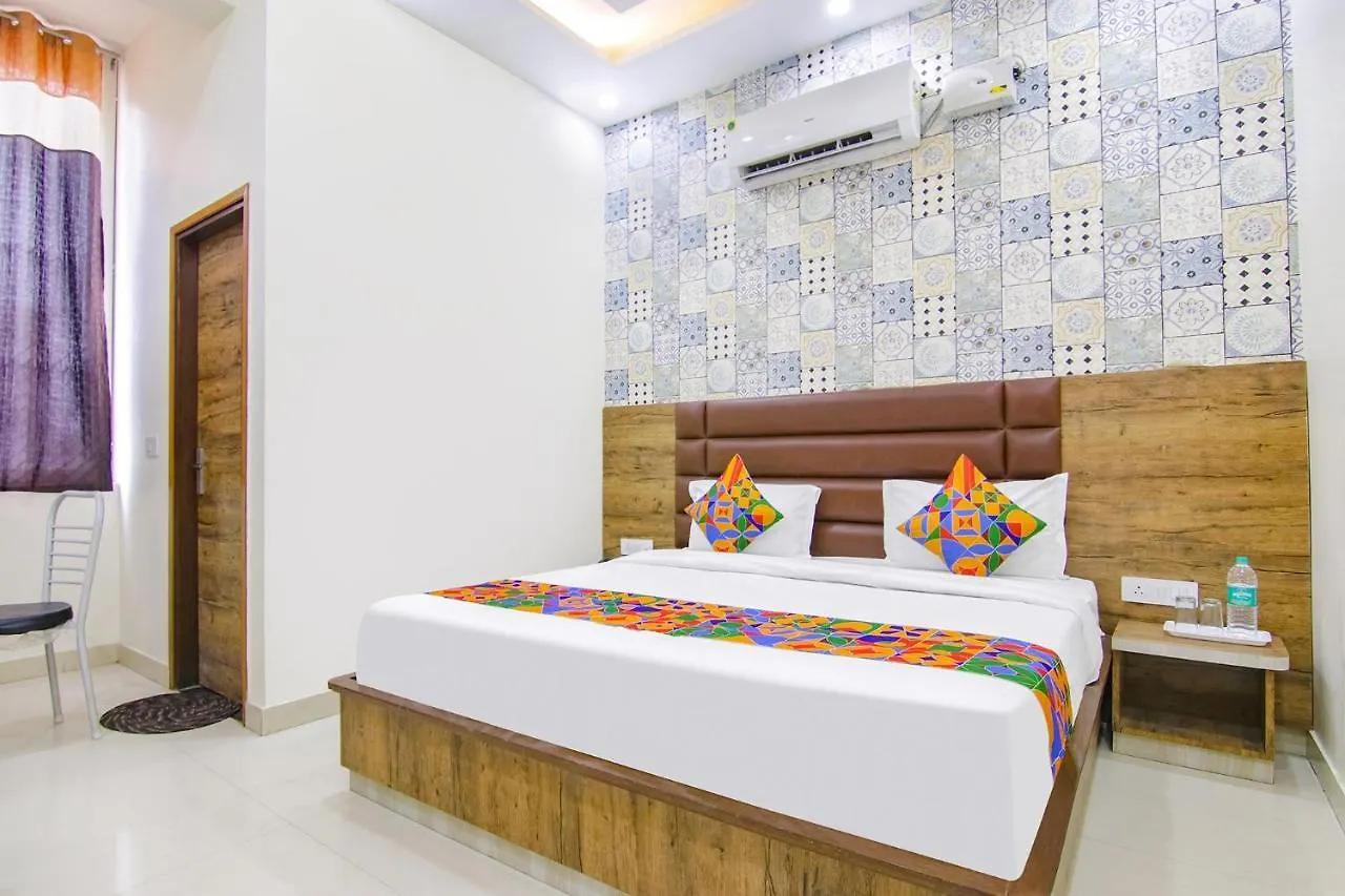 ***  Fabexpress Rd Hotel Zirakpur India